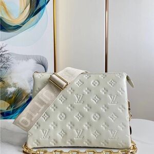 😻Louis Vuitton 🍈Lambskin Coussin PM M57793 Cream